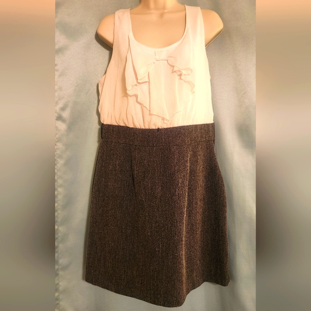 Sleeveless white & grey maxi dress